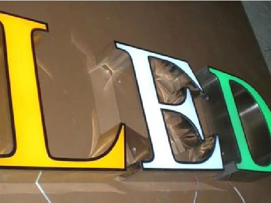 梨林介绍LED招牌的基础知识。
