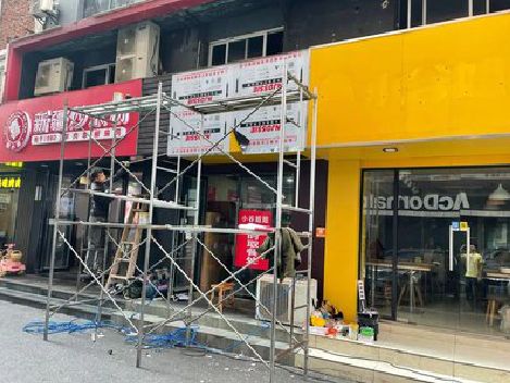 梨林制作广告招牌如何避免它发黄？